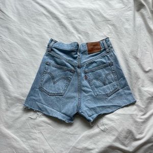 Levi’s High Rise Short (Size 25)
